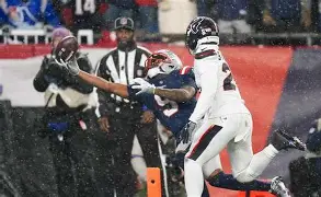 Patriots Wide Receiver Kayshon Boutte (#9) Hauls in Spectacular One Hand Grab! (Creative Commons)
